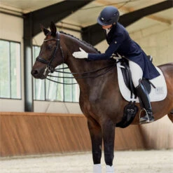 2023 Eskadron Highgloss Peacock Saddle Cloth 214731 544 - White Colour White -Equestrian Supplies 6273 202320Eskadron20Highgloss20Peacock20Saddle20Cloth202147312054420 20White20Lifestyle202.700x700