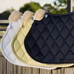 2023 Eskadron Glossy Crystal Saddle Cloth & Mesh Evo-Wool Tendon Boots Bundle 218131555131 - White -Equestrian Supplies 6326 632620Lifestyle204.700x700