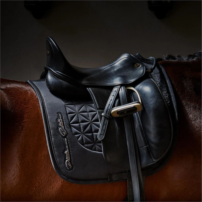 2023 Eskadron Platinum Sparkle Avantgarde Saddle Cloth 225039534290 - Black 3 2023 Eskadron Platinum Sparkle Avantgarde Saddle Cloth 225039534290 - Black - Image 3