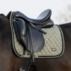 2023 HV Polo Francis Dressage Saddle Pad 802093355 - Dark Oil Green -Equestrian Supplies 6947 5970f1bc6a88e561e4b3d3f0cabdc030547210d7 0802093355 6115 mfront.700x700