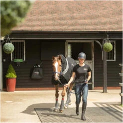 Equilibrium Magnetic Rug With Neck - Black 15 Equilibrium Magnetic Rug With Neck - Black -Equestrian Supplies Equilibrium Magnetic Rug with Neck Black 8.700x700
